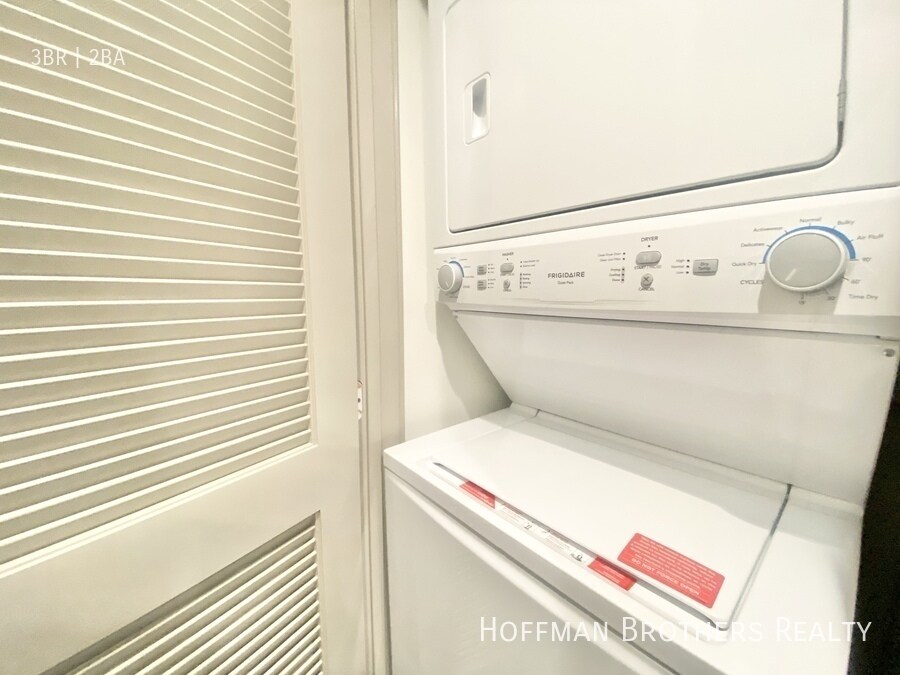 Building Photo - 4849 Oakwood Ave