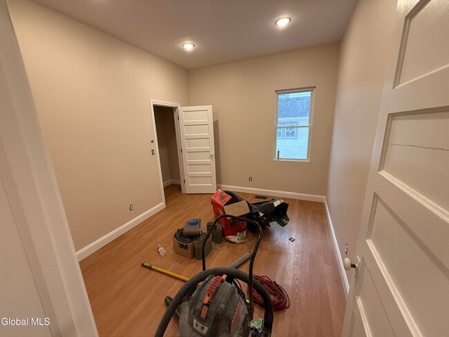 Building Photo - 253 6th Ave