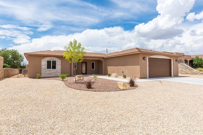 Building Photo - 4507 Mesa Central Dr