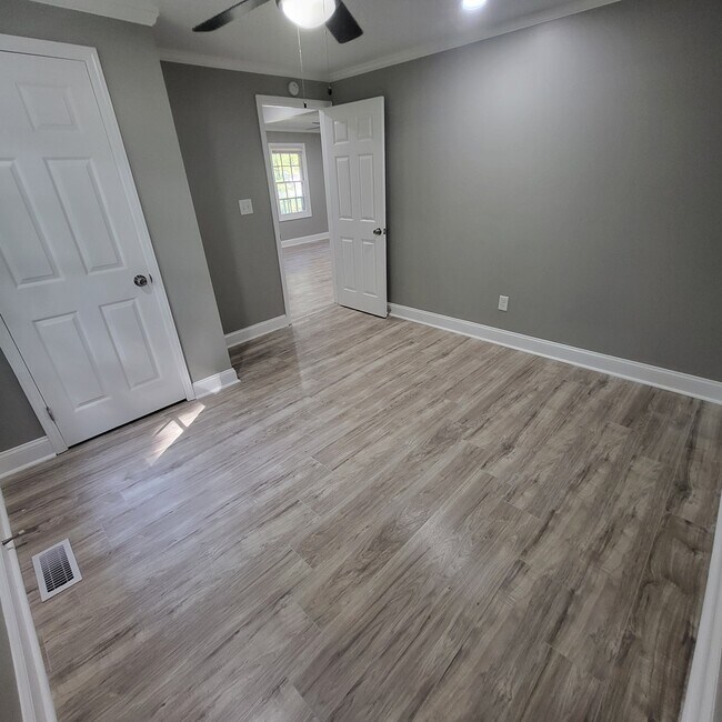 Building Photo - 0001 Dallas Bessemer City Hwy