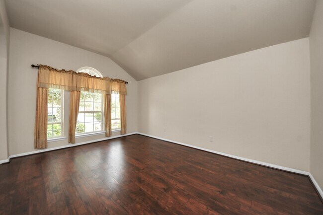 Building Photo - 13918 Goodridge Dr