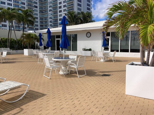 Building Photo - 4010 Galt Ocean Dr