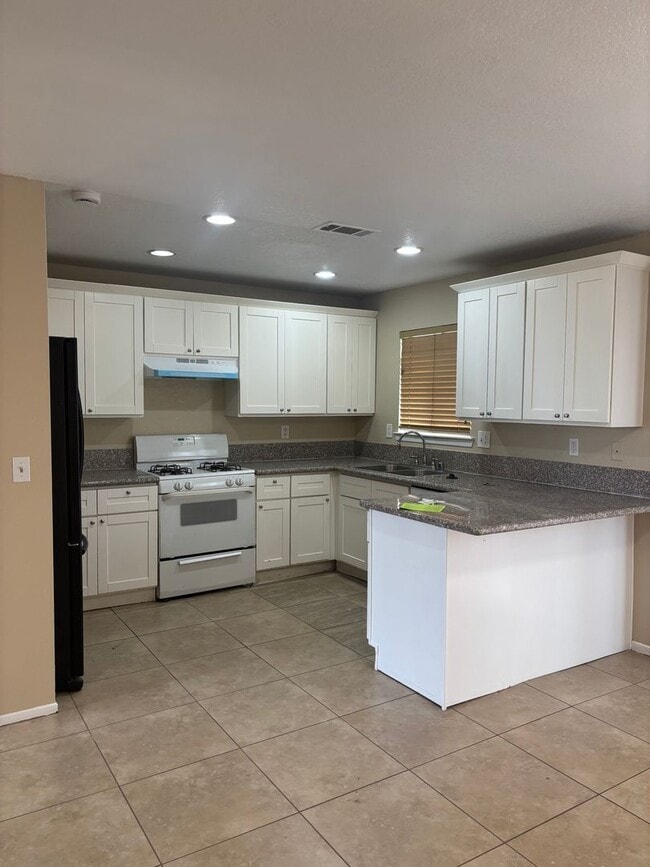 Building Photo - 22393 Little Beaver Rd