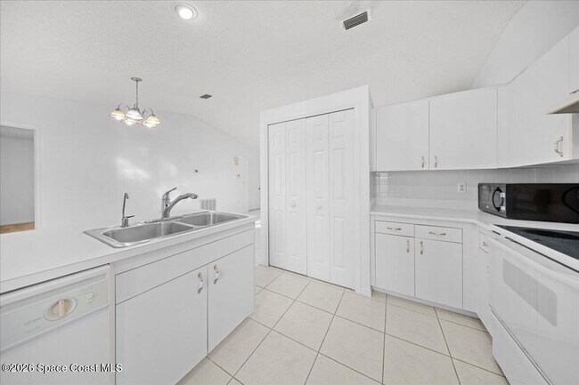 Building Photo - 171 Americana Blvd NE