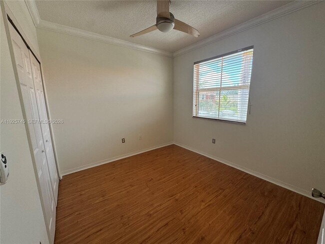 Building Photo - 6015 NW 116 Pl