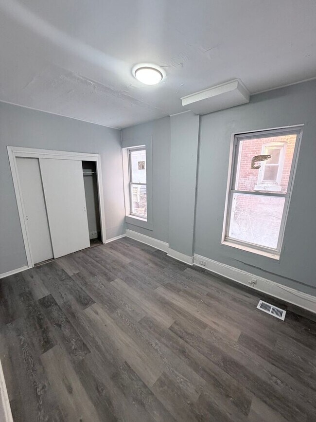 Building Photo - 10 Jarvis Pl