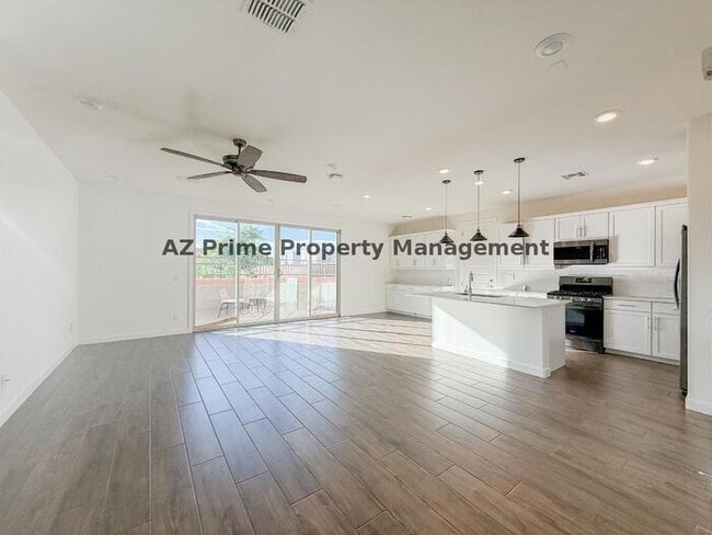 Building Photo - 920 E Anderson Ave