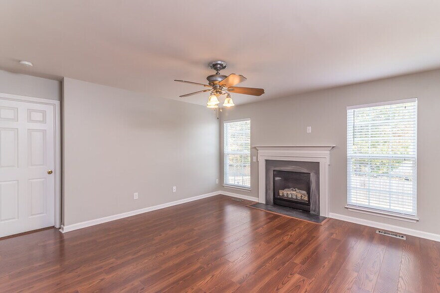 Building Photo - 209 Briarcotes Cir