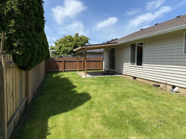 Building Photo - 15807 NE 86th Cir