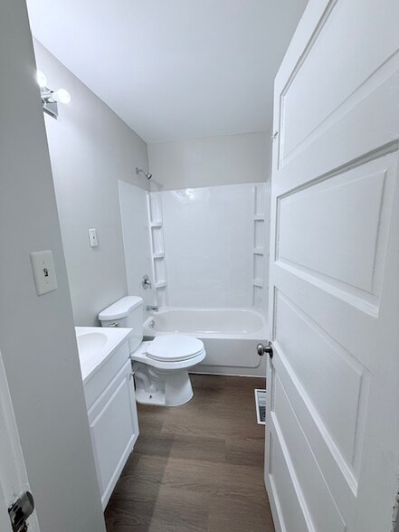 Building Photo - 6614 Chamberlain Ave