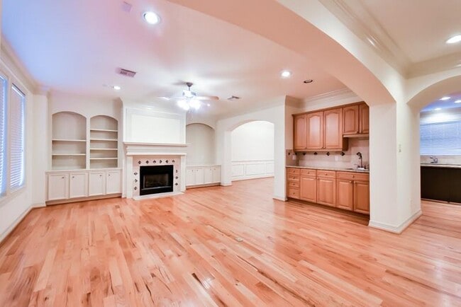 Building Photo - 845 Rosine St
