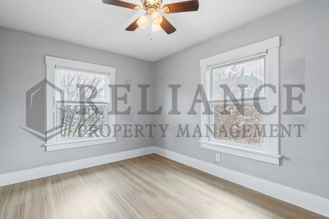 Building Photo - 3321 E Victor St