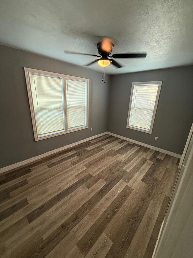 Building Photo - $0 First Month's Rent / $0 Deposit at Move-in