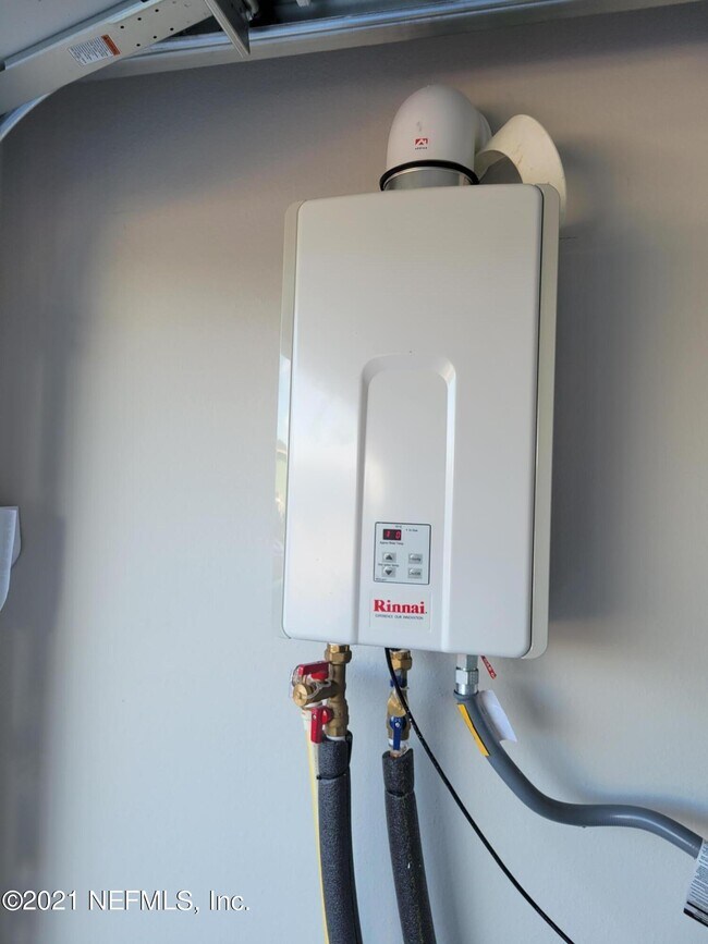 Building Photo - 334 Pine Bluff Dr