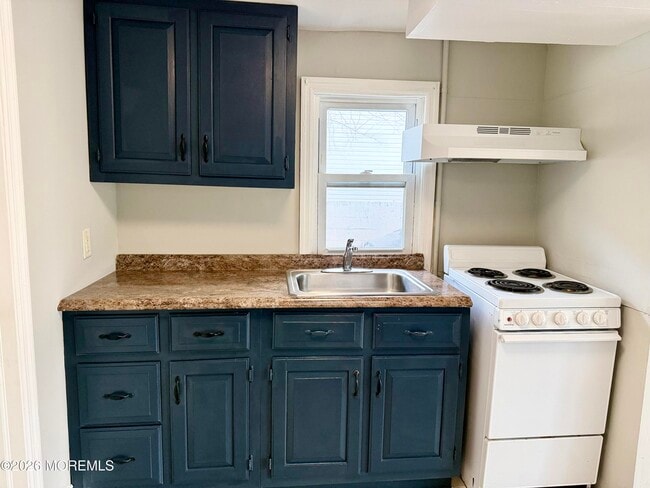 Building Photo - 1102 Drummond Ave