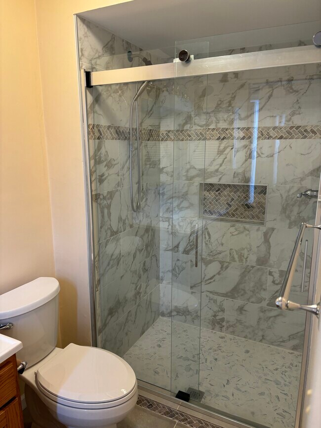 Building Photo - 5429 Grand Lake Crescent