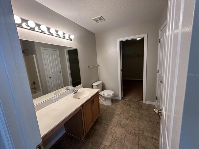 Building Photo - 6955 Lake Eaglebrooke Dr