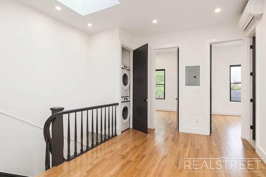 Building Photo - Williamsburg Gem – Brand New 3-Bed, 1.5-Ba...