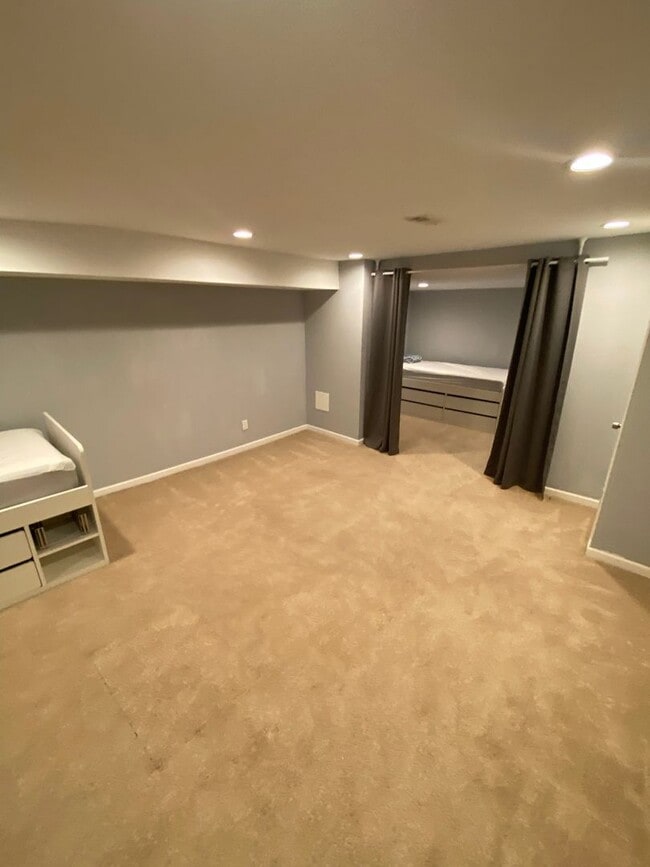 Building Photo - 5706 Warrington Ave