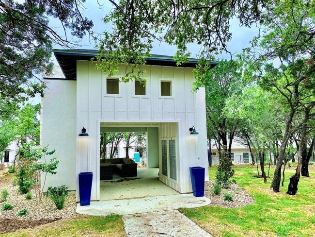 Building Photo - 12001 Vista Parke Dr