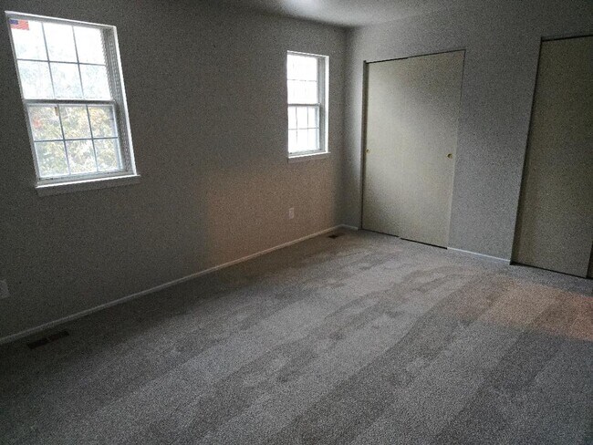 Building Photo - 324 Garden Ave