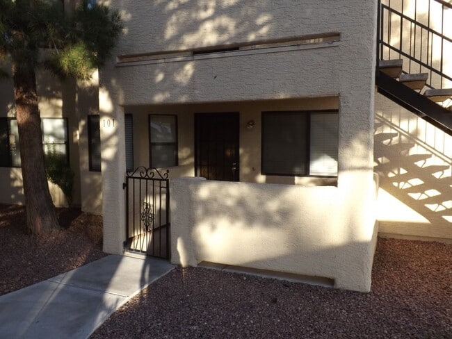 Building Photo - 1204 Observation Dr