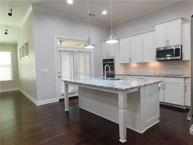 Building Photo - 330 La Perla Dr