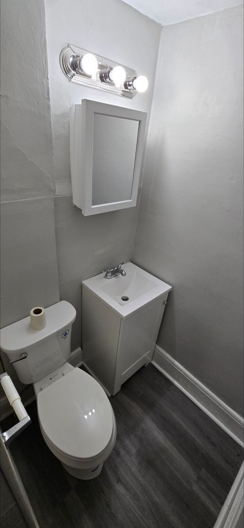 Building Photo - Charming 3-Bedroom Property in Prime Location