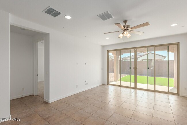 Building Photo - 9239 W Sells Dr