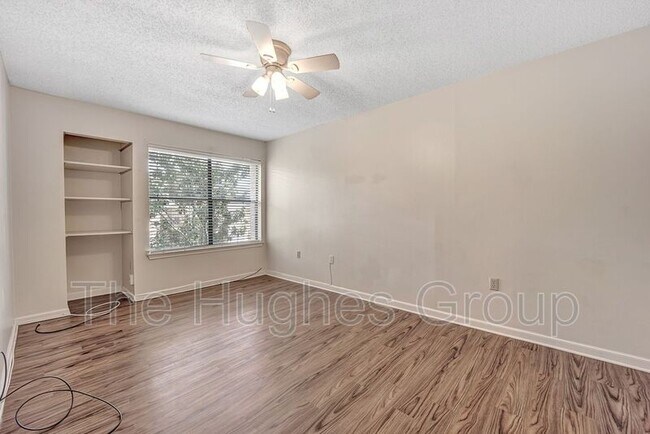 Building Photo - 155 Marilyn Dr