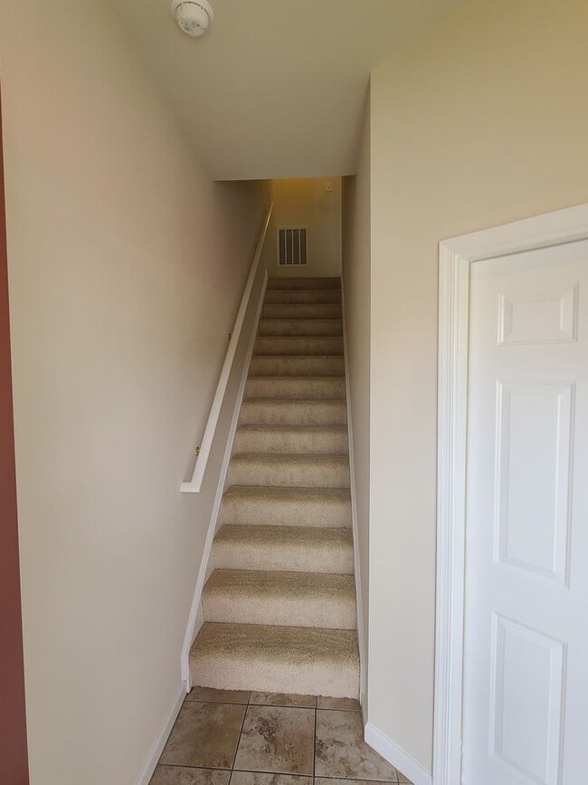 Building Photo - 3 Bedroom Townhome for Rent in Waynesboro