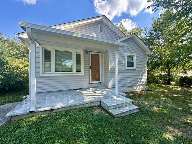Building Photo - 575 SE Gaut St