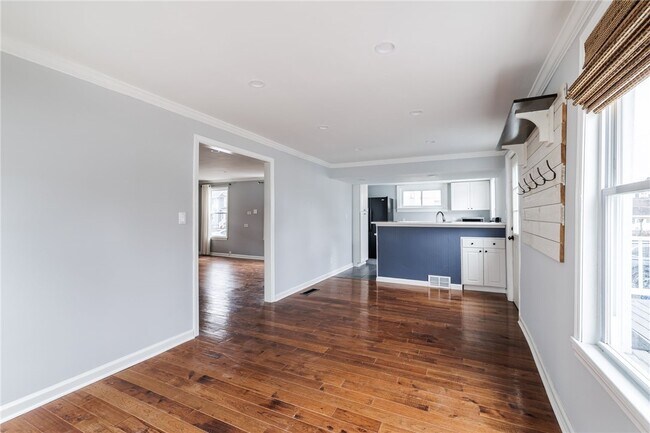 Building Photo - 7 Beardsley St