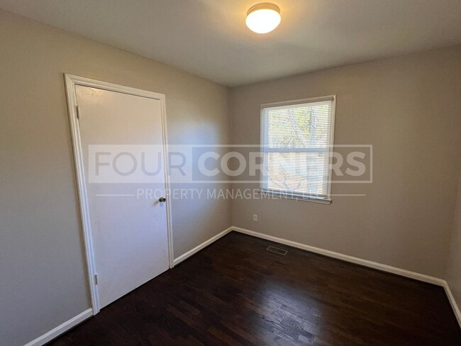 Building Photo - Lovely 3 bedroom 1 bath home