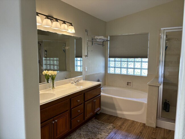 Building Photo - Furnished or Not! Gated, 3 Bedrooms, pool/spa