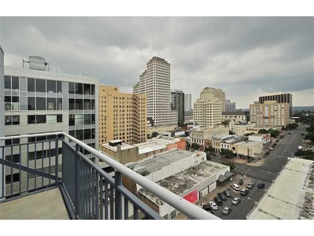 Building Photo - 800 Brazos St