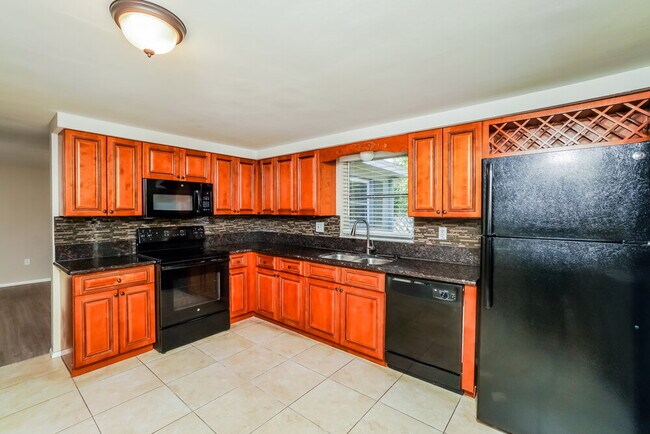 Building Photo - 11115 Areca Dr