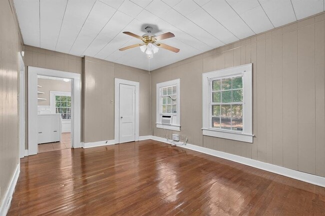 Building Photo - 4211 Avenue B