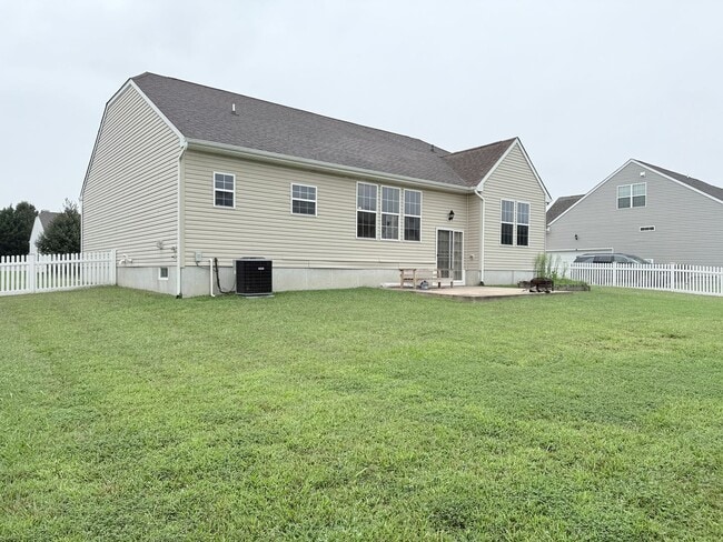 Building Photo - Spacious 3 Bed, 2 Bath Home in Desirable P...