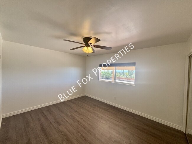 Building Photo - 900 E Vía Lucitas