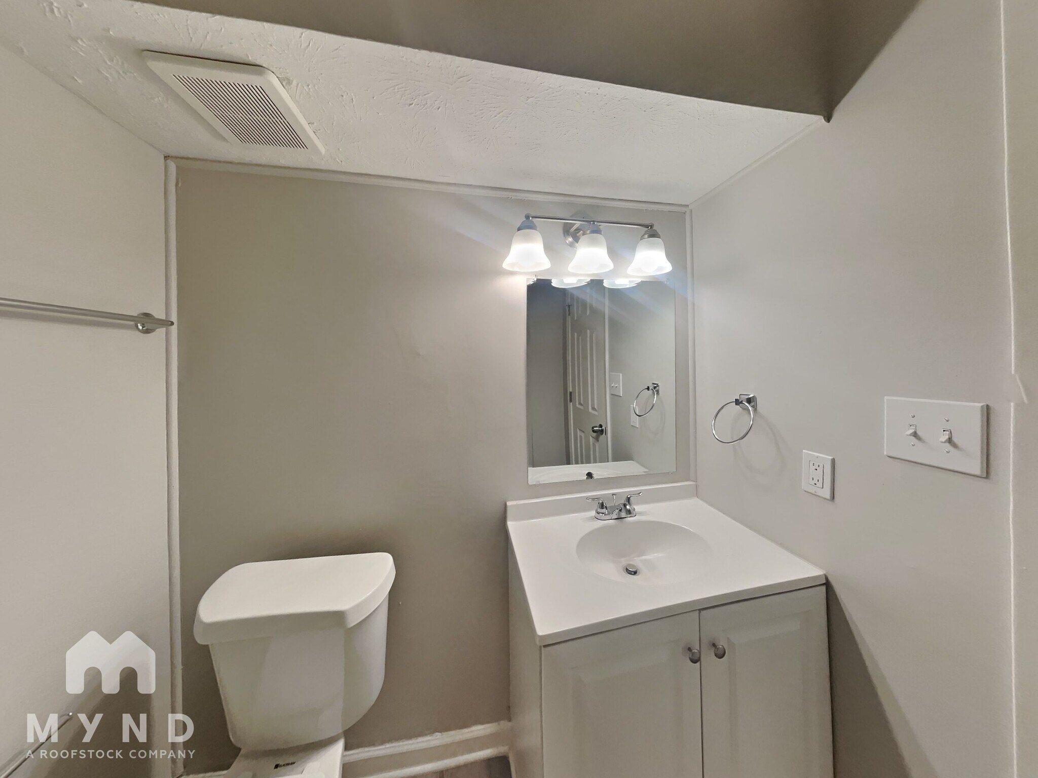 Building Photo - 2616 Fieldstone View Ln SE