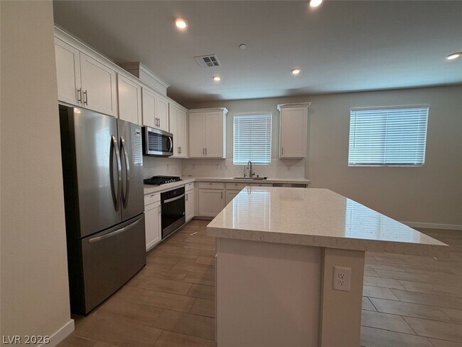 Building Photo - 227 Jaldena Ln