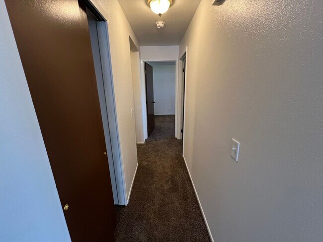 Building Photo - 2 Bed 2 Bath **Ask about a move in special!**