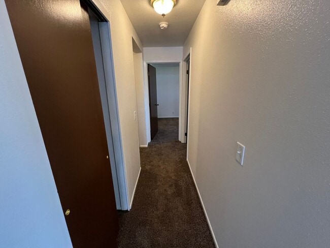 Building Photo - 2 Bed 2 Bath newly remodeled downstairs Unit
