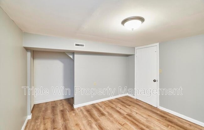 Building Photo - 1405 Willowbrook Dr