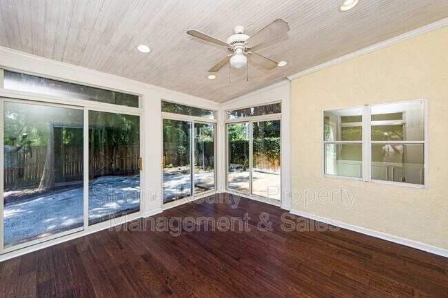 Building Photo - 11 Poets Corner