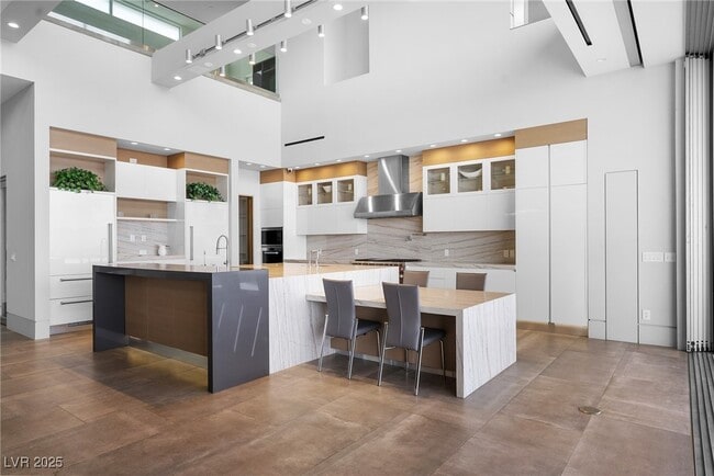 Building Photo - 5 Rockstream Dr