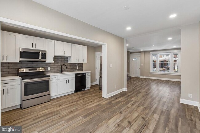 Building Photo - 5536 Pine St