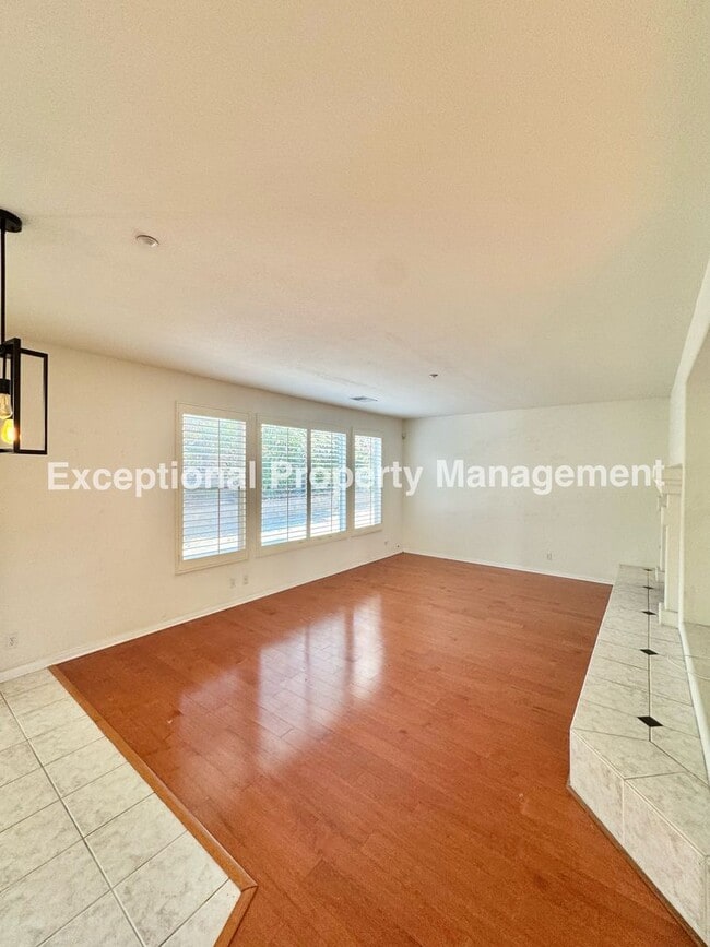 Building Photo - Ready to move in 4 bedroom 4 bath home!