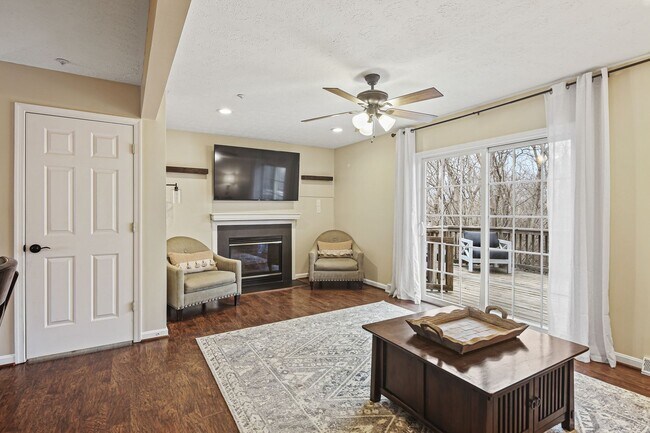 Building Photo - Bright & Spacious 3-Bedroom, 2 Full & 2 Half Bath in New Market